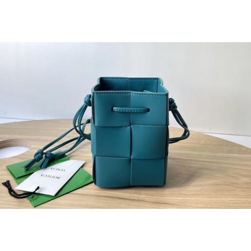 Bottega Veneta Cassette Mini intreccio leather cross-body bucket bag in Blue Leather